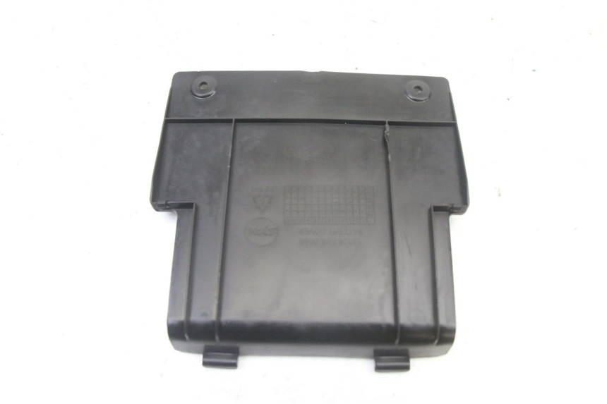 photo de TAPA BATERIA SYM ORBIT III 3 4T 50 (2021 - 2025)