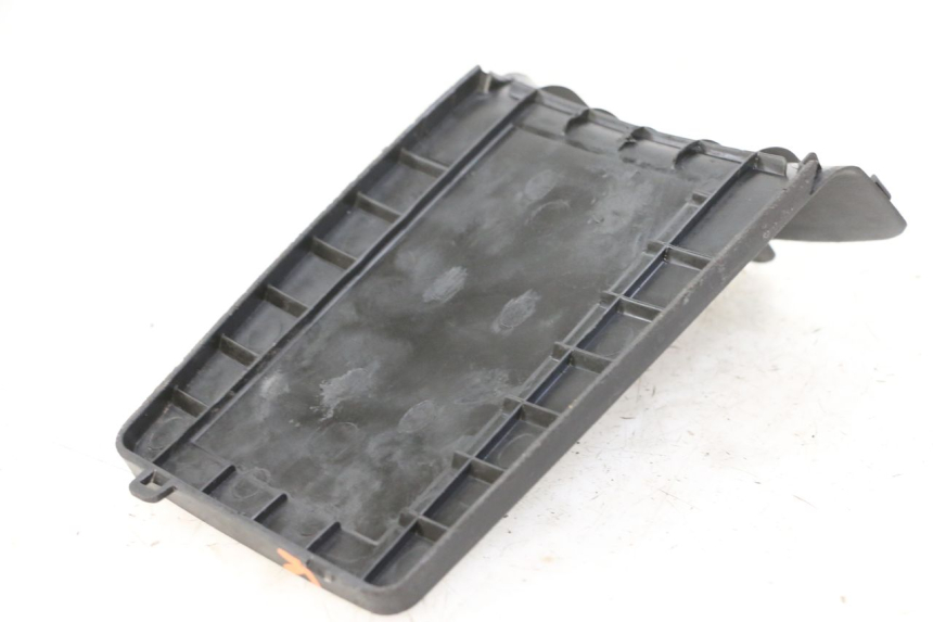 photo de TAPA BATERIA PEUGEOT KISBEE 2T 50 (2010 - 2017)