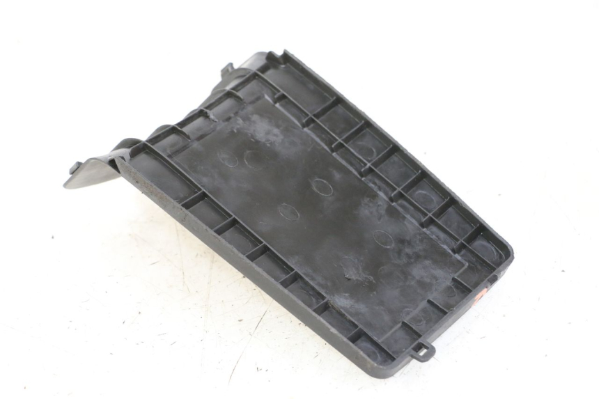 photo de TAPA BATERIA PEUGEOT KISBEE 2T 50 (2010 - 2017)
