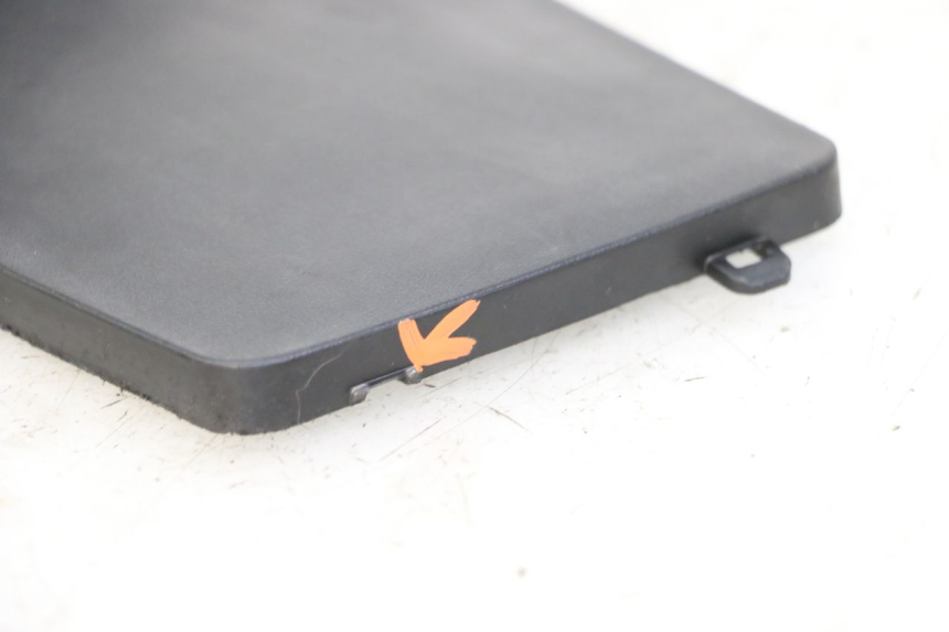 photo de TAPA BATERIA PEUGEOT KISBEE 2T 50 (2010 - 2017)