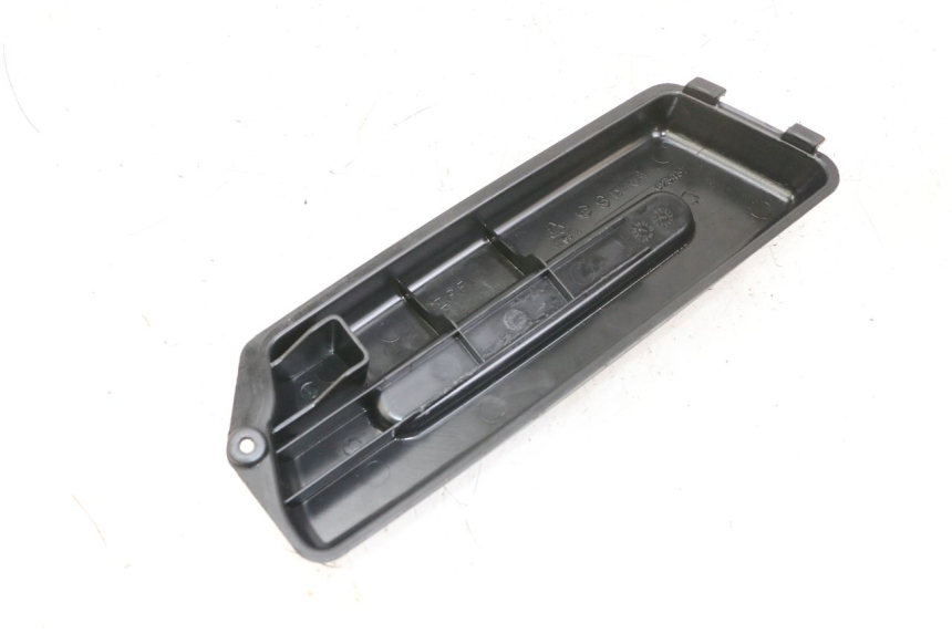 photo de TAPA DE BATERÍA PIAGGIO FLY 2T 50 (2004 - 2017)
