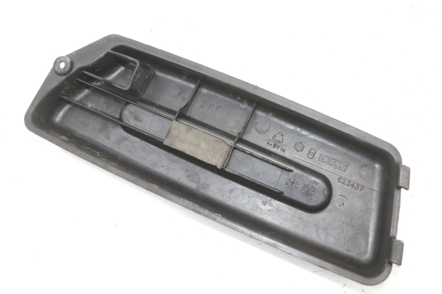 photo de TAPA BATERIA PIAGGIO FLY 4T 50 (2004 - 2010)