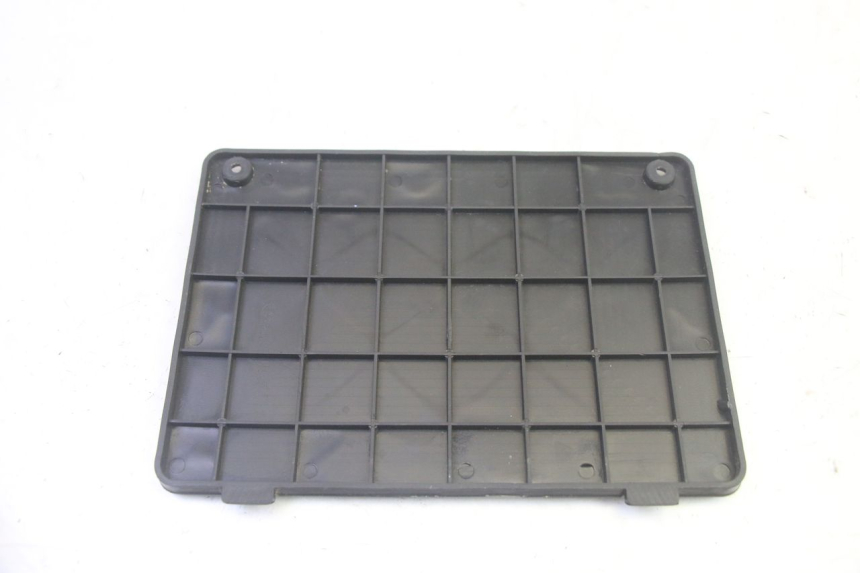 photo de TAPA BATERIA JM MOTORS SANTANA EVO 50 (2024 - 2026) - Zoom estado de uso