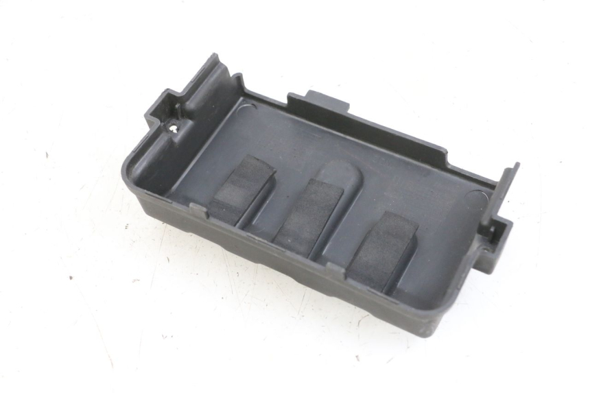 photo de TAPA BATERIA PEUGEOT SPEEDFIGHT 4 4T EFI 50 (2021 - 2025) - Zoom estado de uso