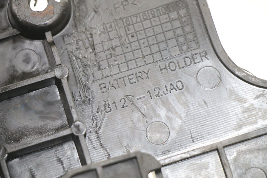 photo de TAPA BATERIA SUZUKI BURGMAN 125 (2015 - 2017)
