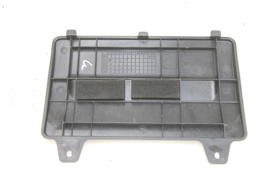 photo de TAPA DE BATERÍA APRILIA SXR 50 (2021 - 2023)