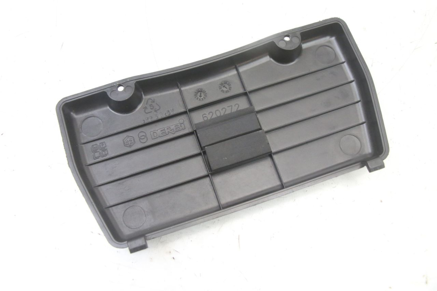 photo de TAPA DE BATERÍA PIAGGIO XEVO - X EVO 125 (2007 - 2016) - Otra perspectiva
