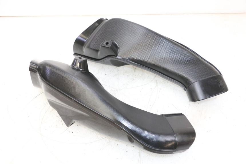 photo de TAPA FILTRO AIRE SUZUKI GSXR GSX-R 1000 (2003 - 2004) - Primer plano técnico