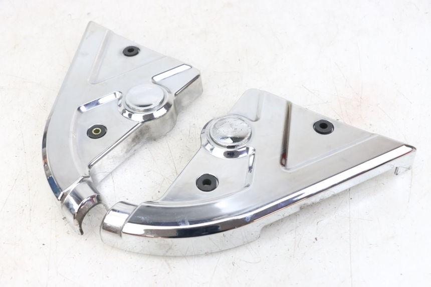 photo de Cubierta lateral del chasis HYOSUNG GV AQUILA 125 (2000 - 2004) - Detalles de los puntos de fijación