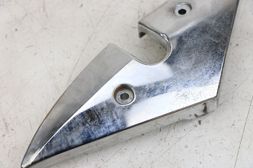 photo de Cubierta lateral del chasis derecho HYOSUNG GV AQUILA 125 (2000 - 2004) - Detalle de la pieza