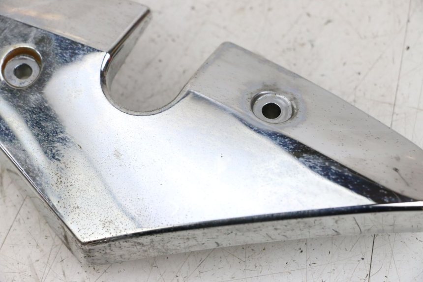 photo de Cubierta lateral del chasis derecho HYOSUNG GV AQUILA 125 (2000 - 2004) - Zoom estado de uso