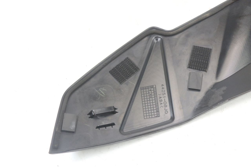 photo de TAPA BASTIDOR DERECHA SUZUKI GSR 750 (2011 - 2017)