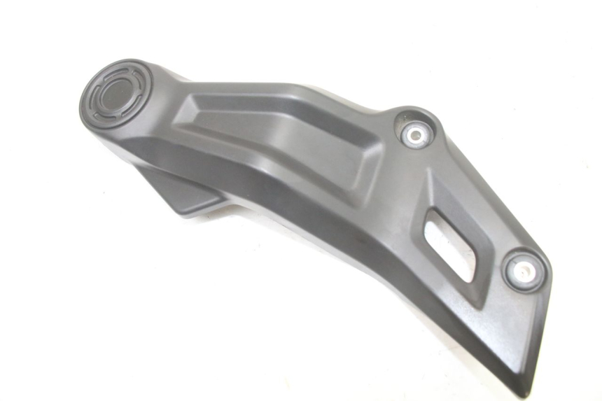 photo de TAPA BASTIDOR DERECHA YAMAHA TRACER 7 700 (2020 - 2024) - Detalle de la pieza