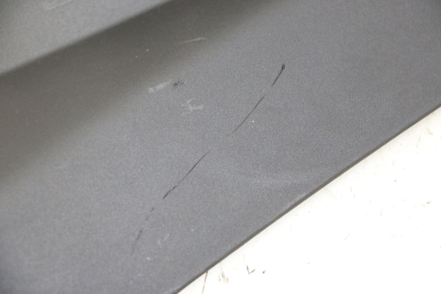 photo de TAPA BASTIDOR DERECHA YAMAHA XMAX X-MAX 125 (2021 - 2025)