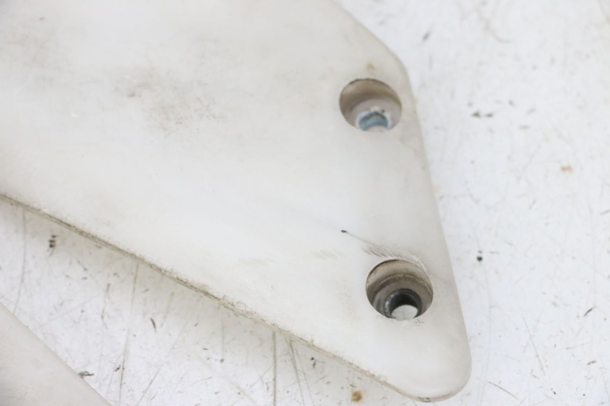 photo de TAPA BASTIDOR HONDA NSR R 125 (1994 - 2003) - Detalles de los puntos de fijación