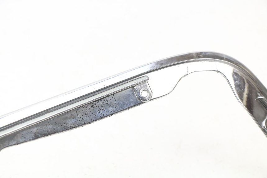 photo de TAPA BASTIDOR PIAGGIO PRIMAVERA 125 (2013 - 2021) - Detalles de los puntos de fijación