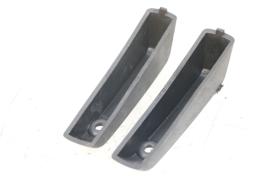 photo de CUBIERTA LATERAL DEL CHASIS YAMAHA XMAX X-MAX 125 (2006 - 2009)