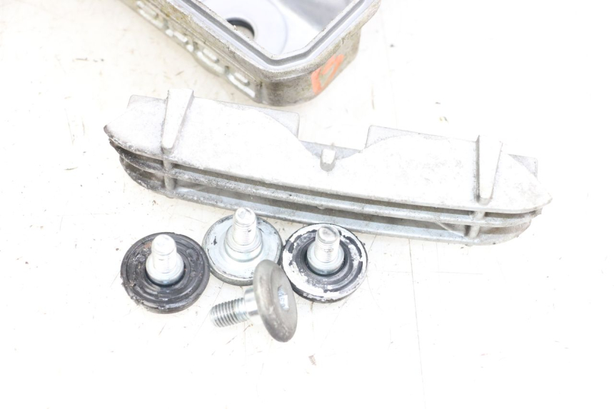 photo de Tapa de válvulas HYOSUNG GV AQUILA 125 (2000 - 2004) - Primer plano técnico