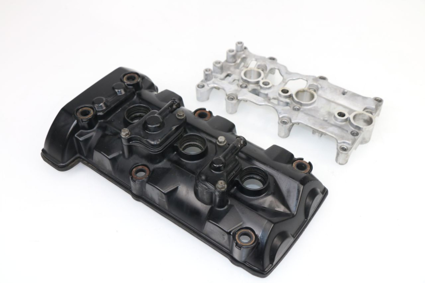 photo de TAPA CULATA TRIUMPH STREET TRIPLE 675 (2007 - 2012)