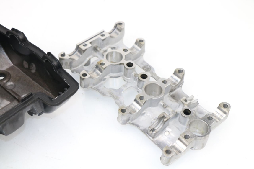 photo de TAPA CULATA TRIUMPH STREET TRIPLE 675 (2007 - 2012)