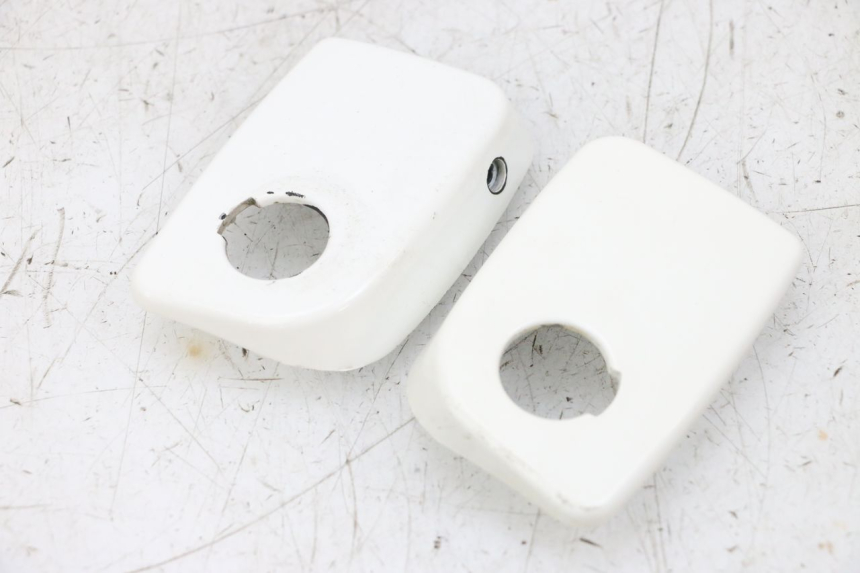 photo de TAPA BOMBA FRENO PIAGGIO VESPA GTS SUPER IE 125 (2009 - 2016) - Primer plano técnico