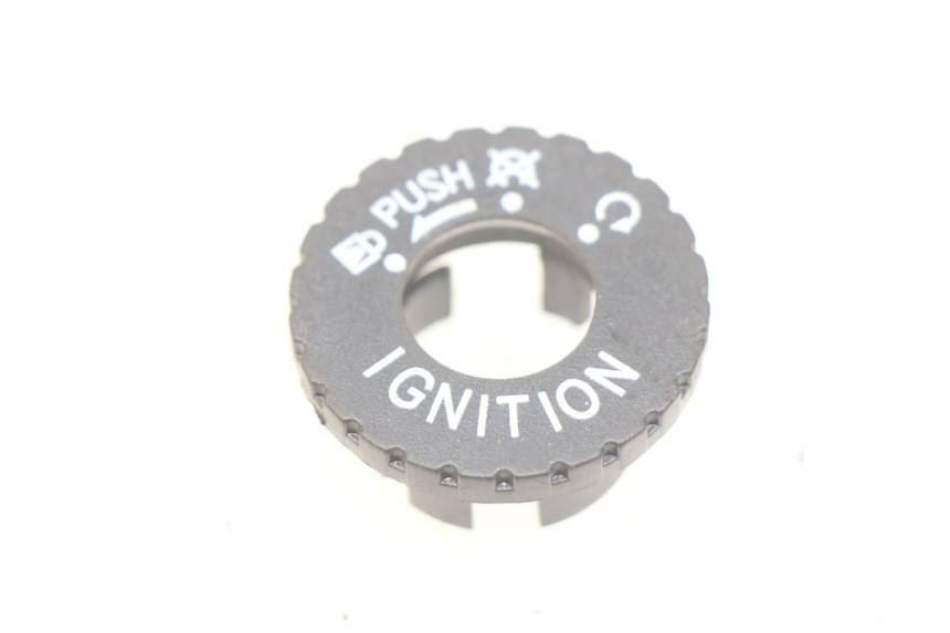 photo de TAPA DEL INTERRUPTOR DE ENCENDIDO IMF INDUSTRIE PACH 4T 50 (2009 - 2018)