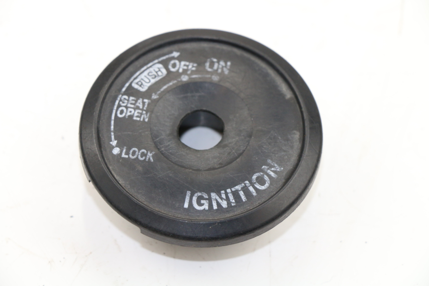photo de CUBIERTA DEL INTERRUPTOR DE ENCENDIDO YAMAHA CYGNUS X 125 (2004 - 2007)