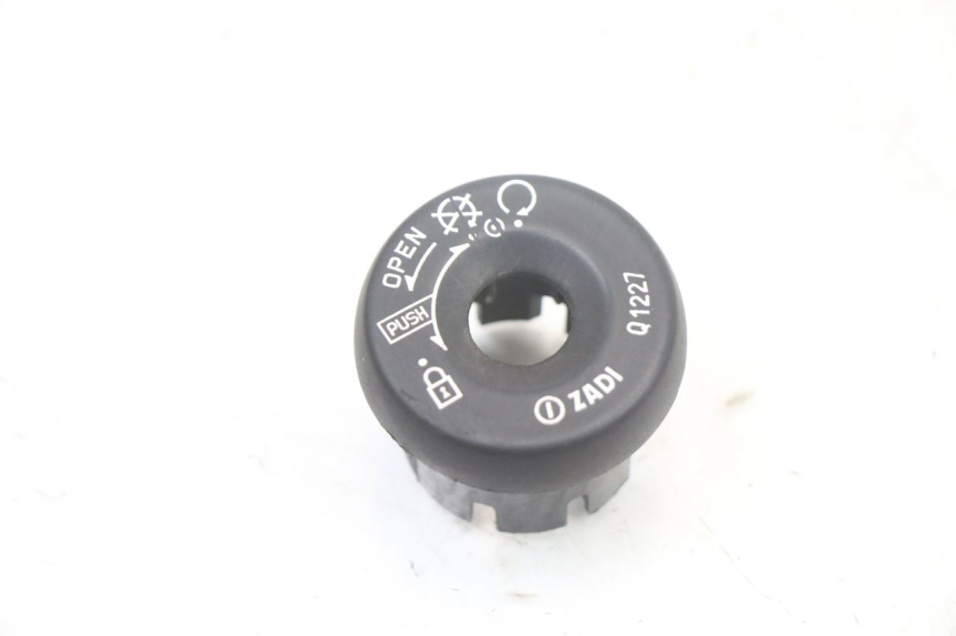 photo de TAPA DEL INTERRUPTOR DE ENCENDIDO YAMAHA YP MAJESTY 125 (2007 - 2010)