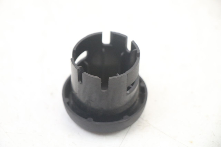 photo de TAPA DEL INTERRUPTOR DE ENCENDIDO YAMAHA YP MAJESTY 125 (2007 - 2010)