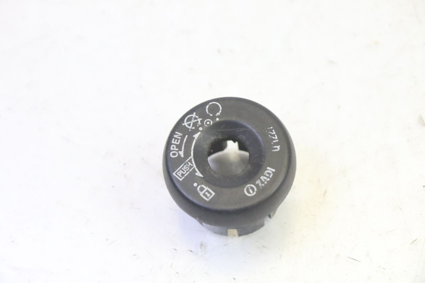 photo de TAPA DEL INTERRUPTOR DE ENCENDIDO YAMAHA YP MAJESTY 125 (2007 - 2010)