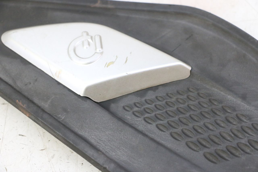 photo de TAPA BAJO ASIENTO DERECHO QUADRO 4 4D 350 (2015 - 2018)