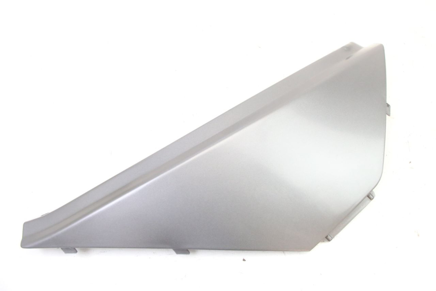 photo de TAPA BAJO ASIENTO DERECHO APRILIA ATLANTIC 125 (2003 - 2009)