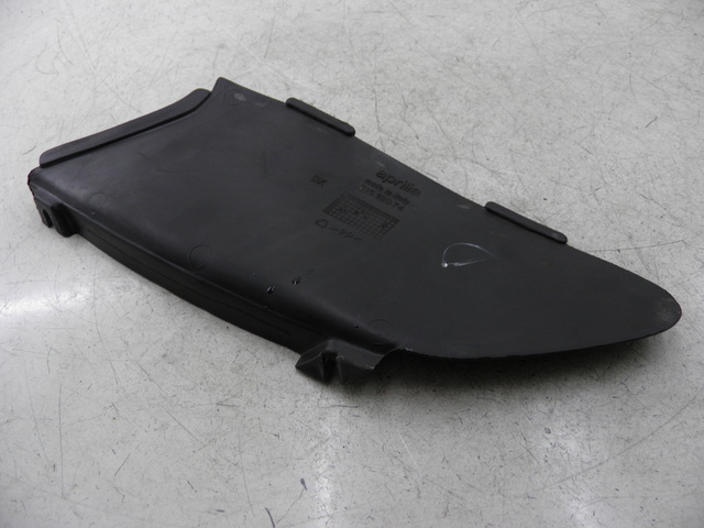 photo de TAPA BAJO ASIENTO DERECHO APRILIA LEONARDO 125 (1999 - 2001)