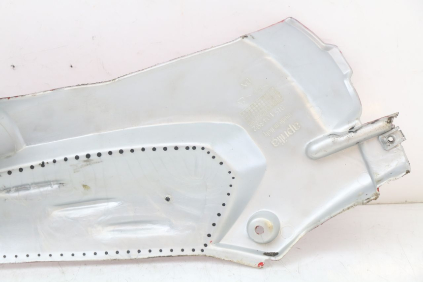 photo de TAPA BAJO ASIENTO DERECHO APRILIA SR CARB LC 2T 50 (2004 - 2012)