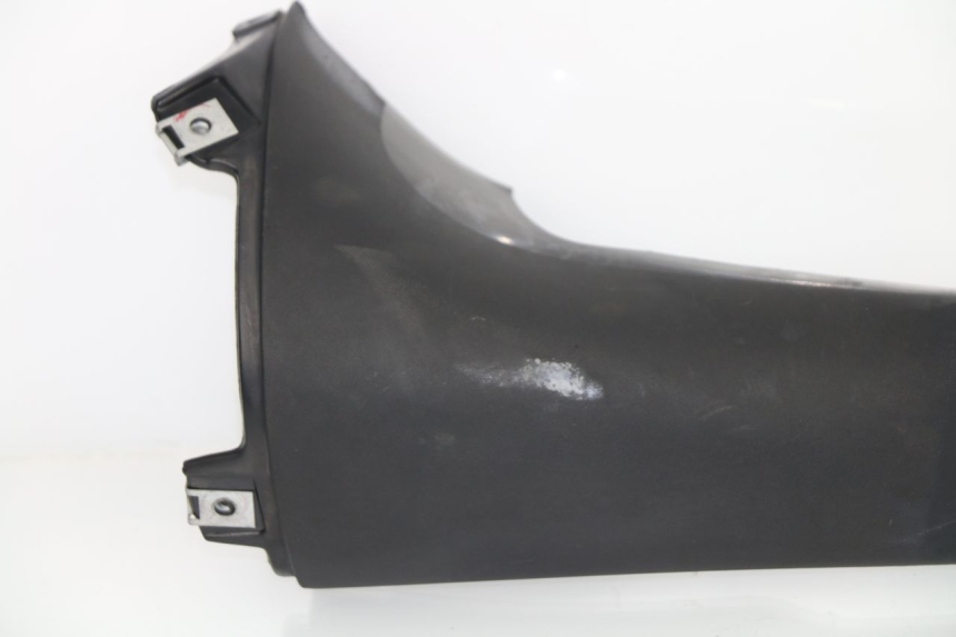 photo de TAPA BAJO ASIENTO DERECHO APRILIA TUONO 125 (2003 - 2005)