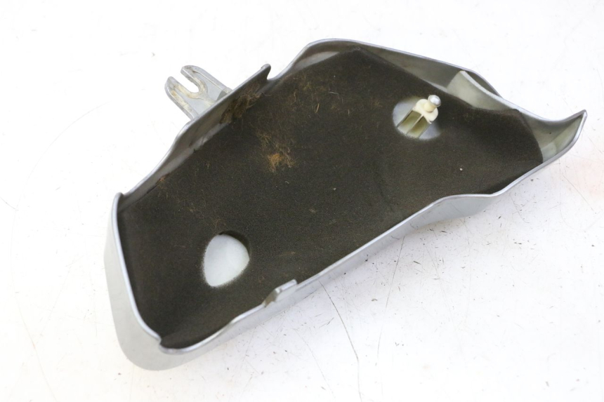 photo de TAPA DEBAJO DEL ASIENTO DERECHO HYOSUNG GV AQUILA 125 (2000 - 2004)