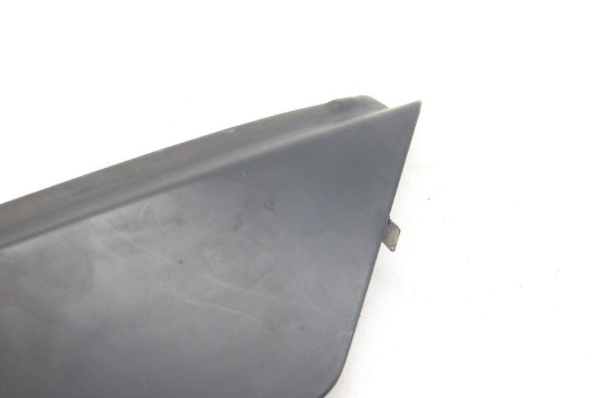 photo de TAPA BAJO EL ASIENTO DERECHO APRILIA ATLANTIC 500 (2002 - 2003)