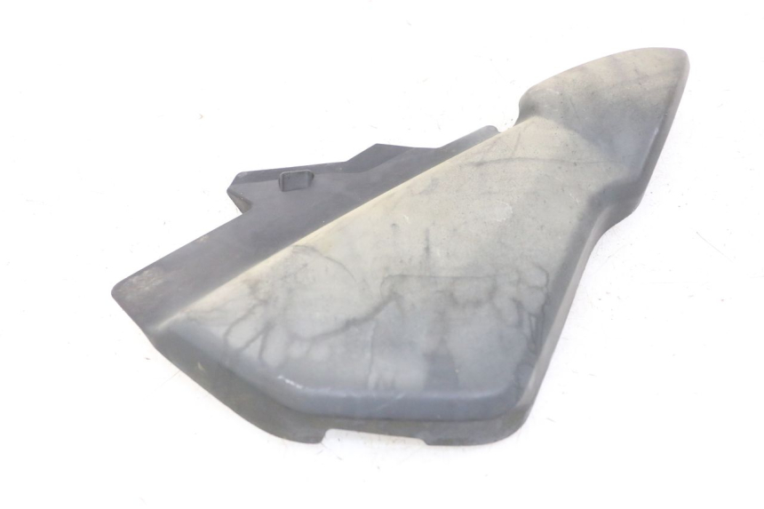 photo de TAPA DEBAJO DEL ASIENTO DERECHO HONDA CBF 500 (2004 - 2007)
