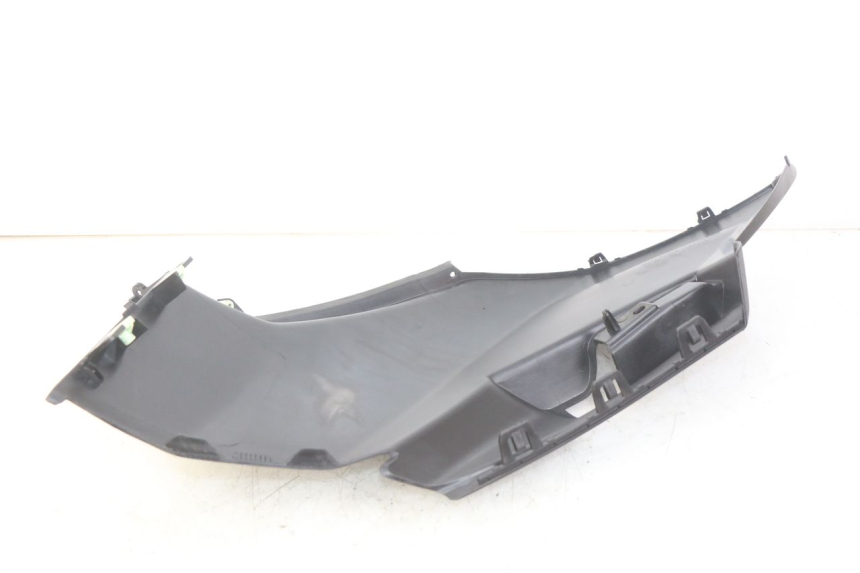 photo de TAPA DEBAJO DEL ASIENTO DERECHO PEUGEOT CITYSTAR AIR 125 (2014 - 2017)