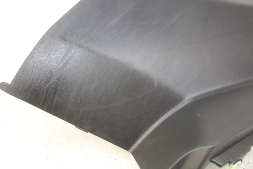 photo de TAPA DEBAJO DEL ASIENTO DERECHO PEUGEOT CITYSTAR AIR 125 (2014 - 2017)