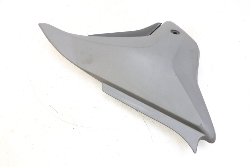 photo de TAPA BAJO ASIENTO DERECHO KSR CODE 125 (2018 - 2020) - Zoom estado de uso