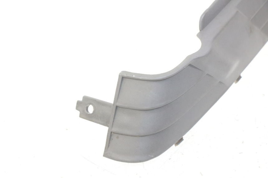 photo de TAPA BAJO EL ASIENTO DERECHO SUZUKI CP 80 (1985 - 1996)