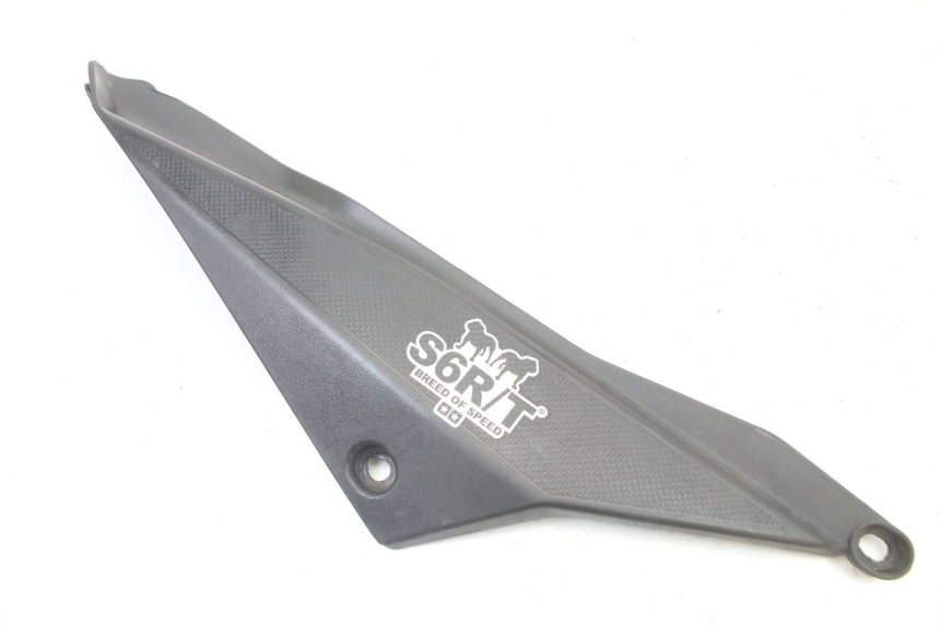 photo de TAPA BAJO ASIENTO DERECHO DERBI SENDA SM DRD X-TREME 50 (2011 - 2017)