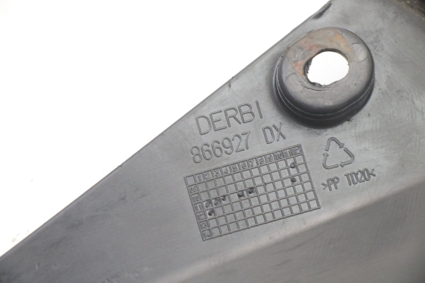 photo de TAPA BAJO ASIENTO DERECHO DERBI SENDA SM DRD X-TREME 50 (2011 - 2017)