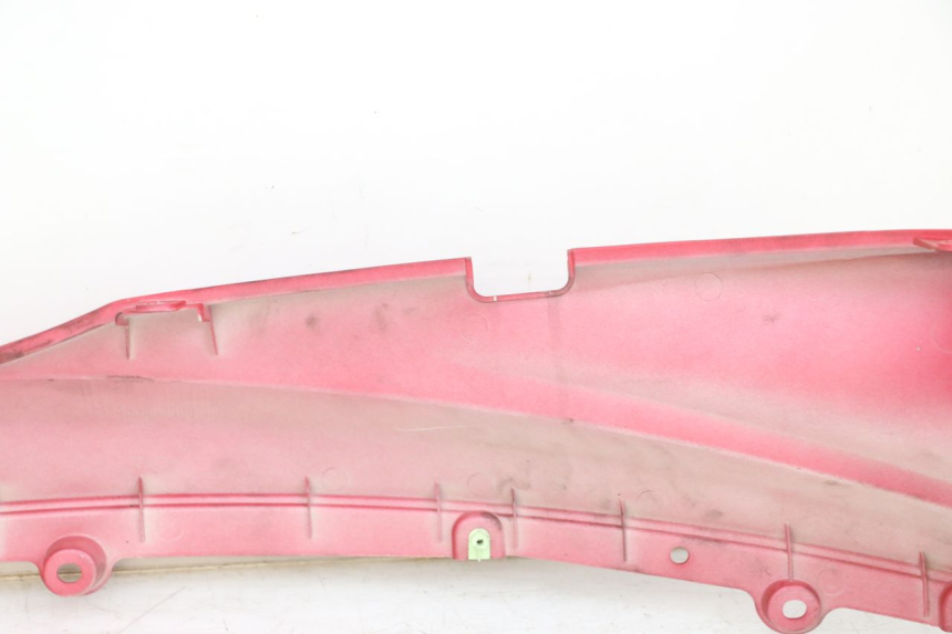 photo de TAPA BAJO ASIENTO DERECHO PEUGEOT DJANGO 4T 50 (2014 - 2019) - Detalles de los puntos de fijación