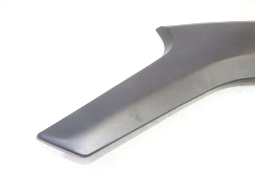 photo de TAPA BAJO ASIENTO DERECHO SUZUKI DL V STROM 1000 (2002 - 2007) - Detalle de la pieza