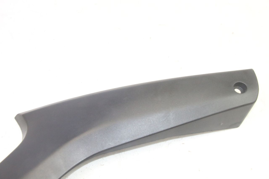 photo de TAPA BAJO ASIENTO DERECHO SUZUKI DL V STROM 1000 (2002 - 2007) - Zoom estado de uso