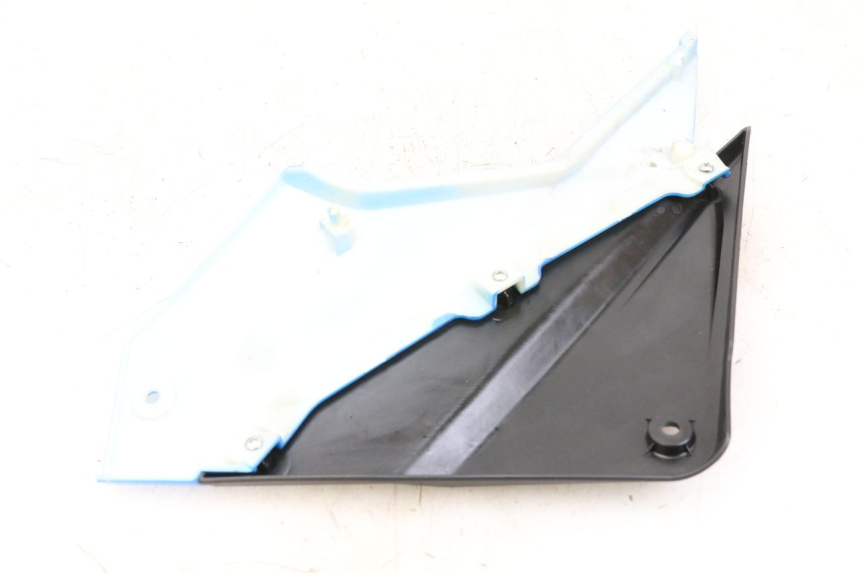 photo de TAPA BAJO ASIENTO DERECHO EBROH BRAVO GLE 1 (2020 - 2024)