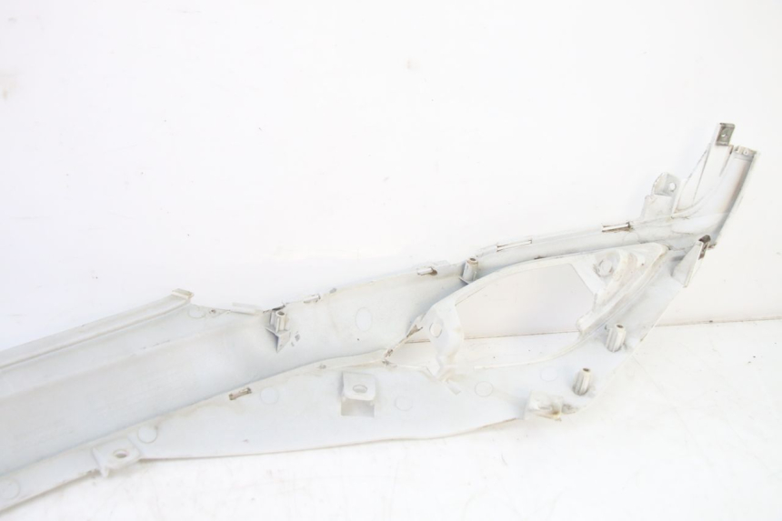photo de TAPA BAJO EL ASIENTO DERECHO SYM FIDDLE 3 III 125 (2014 - 2020)