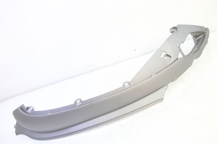 photo de TAPA BAJO EL ASIENTO DERECHO SYM FIDDLE 3 III 125 (2014 - 2020) - Otra perspectiva